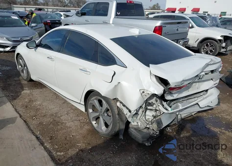 2018 Honda Accord Touring z USA, uszkodzony, nr VIN 1HGCV1F96JA007316